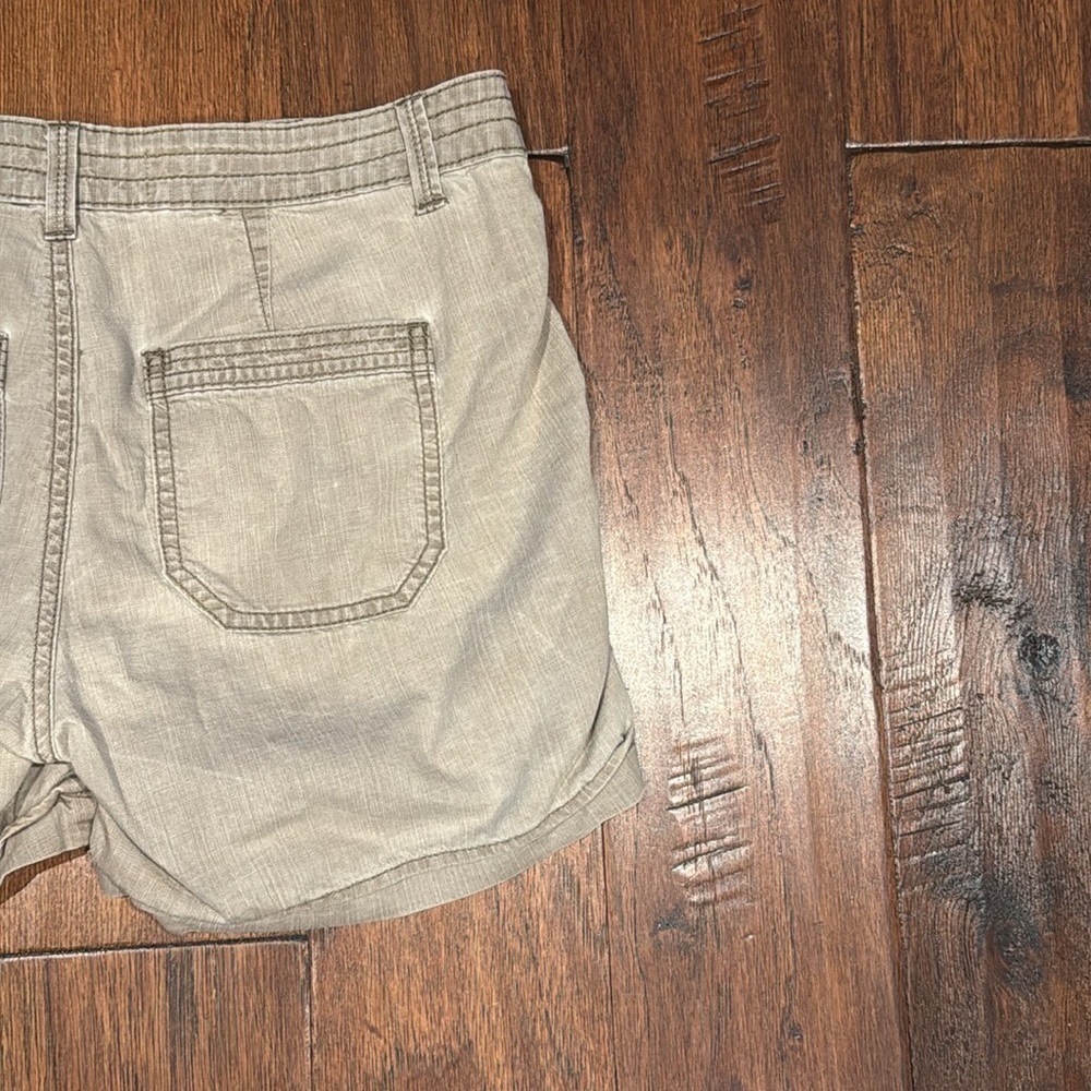 Size 4 Sonoma Women's Cargo Shorts - Light Tan - Picture 8 of 9